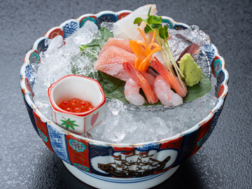 *【夕食一例】日本海で育った活きの良い新鮮な魚をお刺身でお召し上がりいただけます。