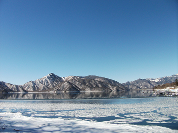 *冬の奥日光/中禅寺湖の湖面も凍ってしまうほど寒さの厳しい奥日光