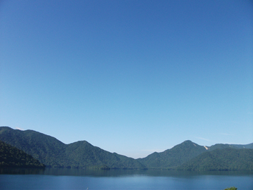 *夏の奥日光/中禅寺湖の湖畔をクルージングすることができますよ