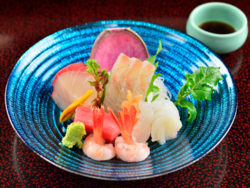 *夕食一例/日本海の幸を堪能、季節の素材の提供にこだわっています。