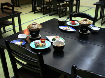 *会場食イメージ　テーブル席をご用意