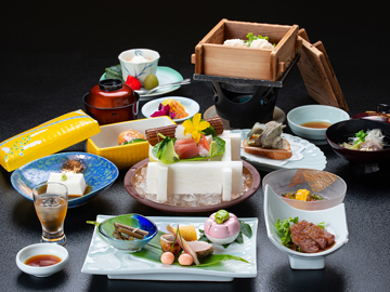 *【夕食一例】厳選された旬の食材を使った当館自慢のお料理をお楽しみください。