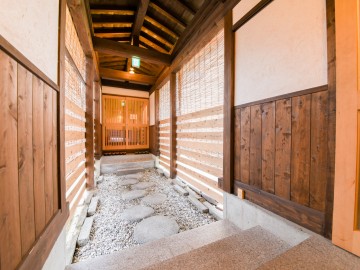 *落ち着いた雰囲気の館内。