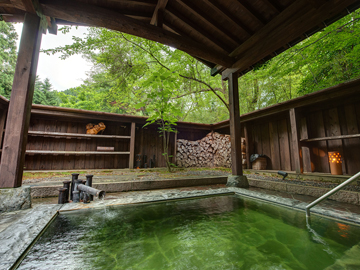 *【貸切露天風呂】森の風、自然の空気をカラダ全体で感じる開放的な貸切露天風呂