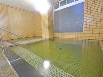 *【男湯】広めの大浴場には、健康増進に効果があると言われる能登の薬草【わたふじ】が。