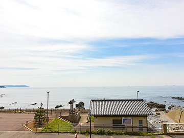 *［夕陽の見える和室10畳（檜風呂付）］眺望／日本の夕日100選に選ばれた「夕日」を望めます