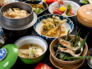 【夕食一例】夏季限定・天然鮎づくし会席（全体）
