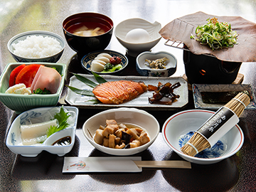 【朝食一例】モ－ニングコ－ヒ－又は紅茶付の地元食材にこだわった品数豊富な和朝食