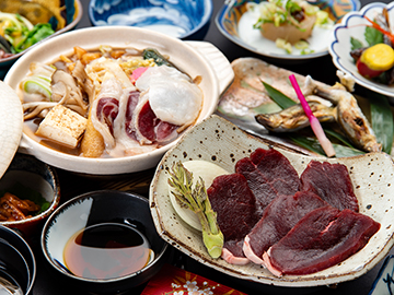 【夕食一例】ジビエを組み合わせた季節の和会席（全体）