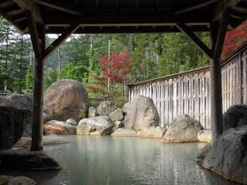 【貸切露天風呂】宝の湯。広々とした貸切露天風呂。グループや家族