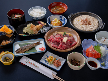 *【夕食一例】リーズナブルですが、飛騨牛も付きボリューム満点の夕食です。