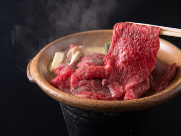 *【飛騨牛の陶板焼き】バターと合わせ陶板焼く飛騨牛は香りがすごく際立ちます。