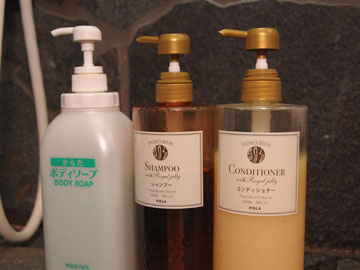 【浴場】浴場にはボディーソープ、シャンプー、リンスを完備。手ぶらでも髪の毛はさらさら♪