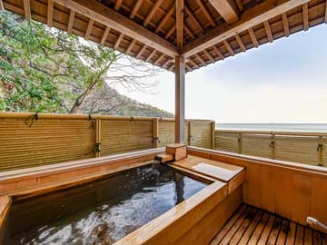 【*貸切露天風呂】無料で利用可能。若狭湾を一望できる貸切露天風呂