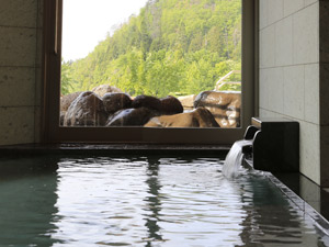 *大浴場…河島山を眺めながら開放的にゆったりと