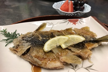 鮎の唐揚げ！分家特製甘タレ付！昔からの人気メニュー