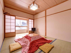 *和室6畳（客室一例）/畳の香りがほのかに薫るお部屋でのんびりとお寛ぎ下さい。