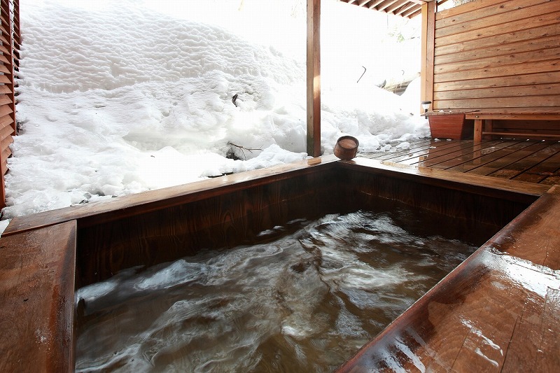 *冬季は雪を間近に露天風呂をお楽しみ下さい。