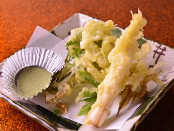 *【夕食（一例）】山菜天ぷら