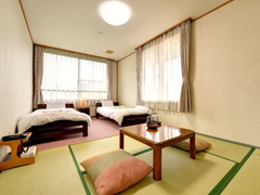 *和洋室（客室一例）/和と洋、両方の良さを味わえるお部屋。畳のお部屋で団欒のひと時をお過ごし下さい。