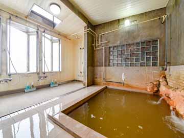 *大浴場(男湯)/泉質は「ナトリウム・塩化物炭酸水素塩泉・鉄泉」です。
