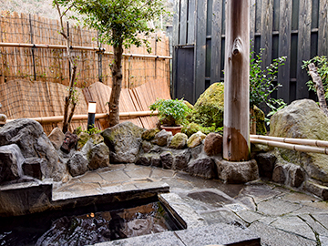 *【貸切露天／もみじの湯】湯上りはお肌すべすべに！ごゆっくり湯浴みをお楽しみ下さい。