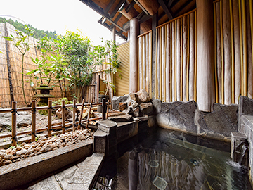 *Open-air bath