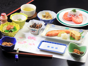 *【朝食一例】新鮮野菜中心のヘルシーメニューで元気をチャージ♪