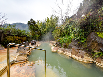 *【露天風呂：女湯】大自然を感じながらのんびり・ゆったり…