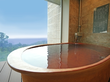 *当館専用の源泉かけ流し露天風呂から、 相模湾を眺めながら、整いの準備を。