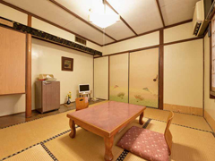 *和室6畳（客室一例）/一人旅やカップルに◎しっとり落ち着いた和室で寛ぎのひと時をお過ごし下さい。
