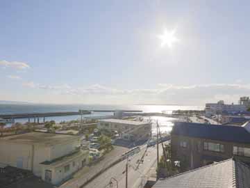 *【景観】上層階大きいお部屋からの眺め。海を見てのんびり。