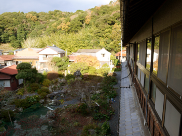 *【中庭】館内の窓やお部屋から日本庭園が眺められます。古き良き日本の趣をご堪能下さい。