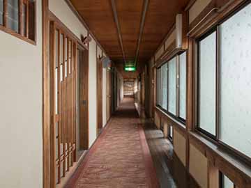 *【廊下】うぐいす張りと歴史の音が響きます…