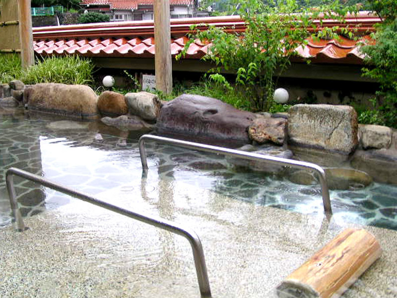 俵山温泉は外湯のみです。　【白猿の湯】9：00～21：00