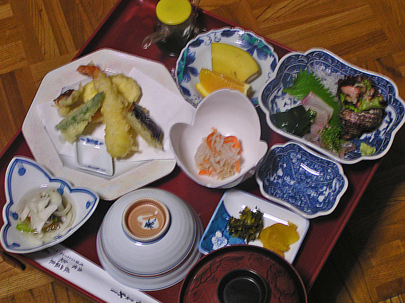 【ご夕食一例】 長期滞在の方も多い為、メニューは日替わりです※写真はイメージです