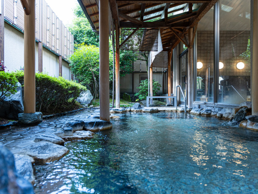 *露天風呂/自然が織り成す景観を眺めながらゆっくりと湯船に浸かる贅沢。