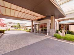 *三徳川沿いに佇む公共の宿 世界屈指のラドン泉を有する三朝温泉と季節毎に変わる懐石料理をご堪能下さい。