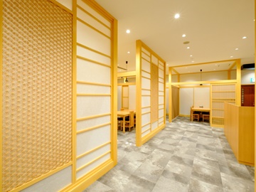 *【お食事処「花湯亭」】個室スペースで当館自慢のお料理をゆっくりお召し上がりください。