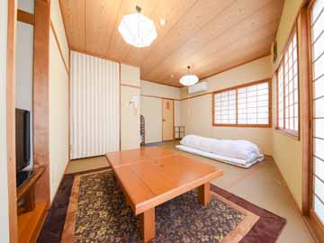 *【部屋(和室9畳)】のんびり寛げる落ち着いた雰囲気のお部屋です。