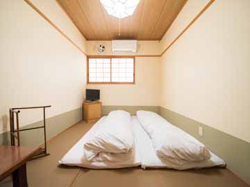 *【部屋(和室6畳)5】お1人様で和室好みの方はこちら。大人2名までご宿泊可能です。
