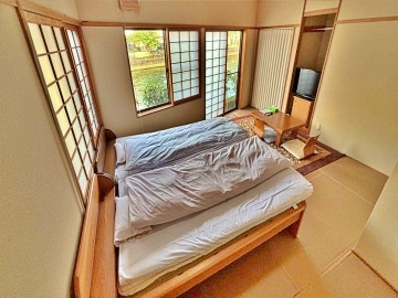 【部屋(和室9畳)】のんびり寛げる落ち着いた雰囲気のお部屋です。