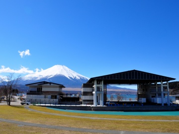 *山中湖交流プラザきららまでお車約10分！