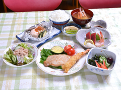 *お夕食一例/メインディッシュはポークソテー＆海老フライ！新潟の旬味をごゆっくりご賞味下さい。