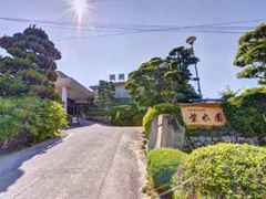 *山口県周南市湯野温泉街に佇む当館。全室離れの客室とラジウムの湯で癒しの休日をお過ごし下さい。