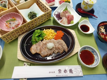ジューシーな旨味広がる、鹿野高原豚の極上ステーキ♪