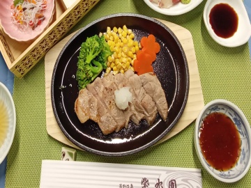 ジューシーな旨味広がる、鹿野高原豚の極上ステーキ♪