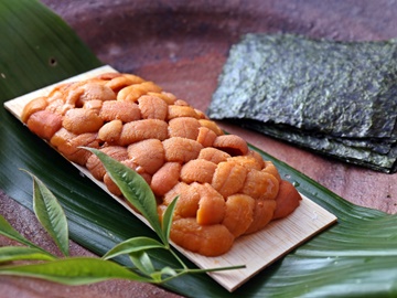 *ご夕食一例（生雲丹）※1箱2名様分