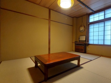*和室一例／畳のお部屋でゆったり足を延ばしておくつろぎいただけます。