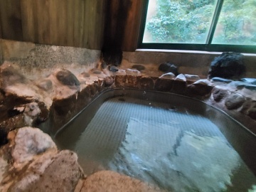 *したの湯／単純ラジウム泉で、新陳代謝を高めると同時に、鎮静、鎮痛、睡眠の効果があります。
